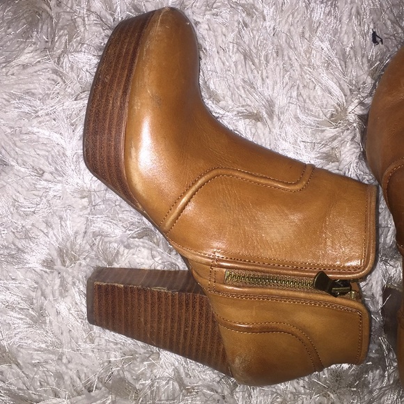 Gianni Bini chestnut bootie - Picture 3 of 5